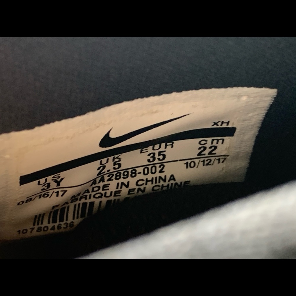 Nike Kyrie 4 PS Black/White AA2898-002 - Picture 6 of 6